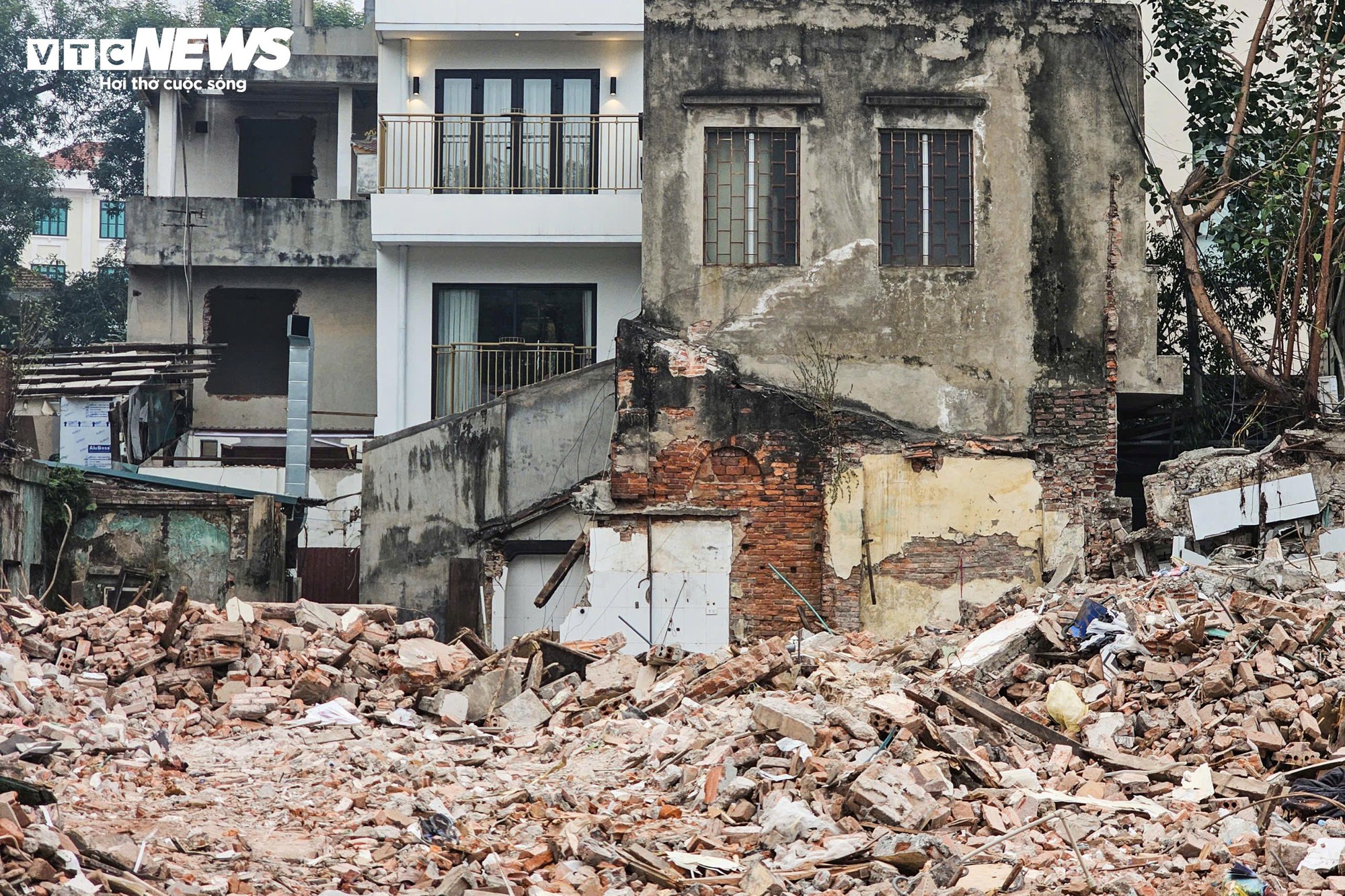 Sau di dời dân cư, khu vực ven Hồ Gươm bắt đầu thi công quảng trường - Ảnh 8