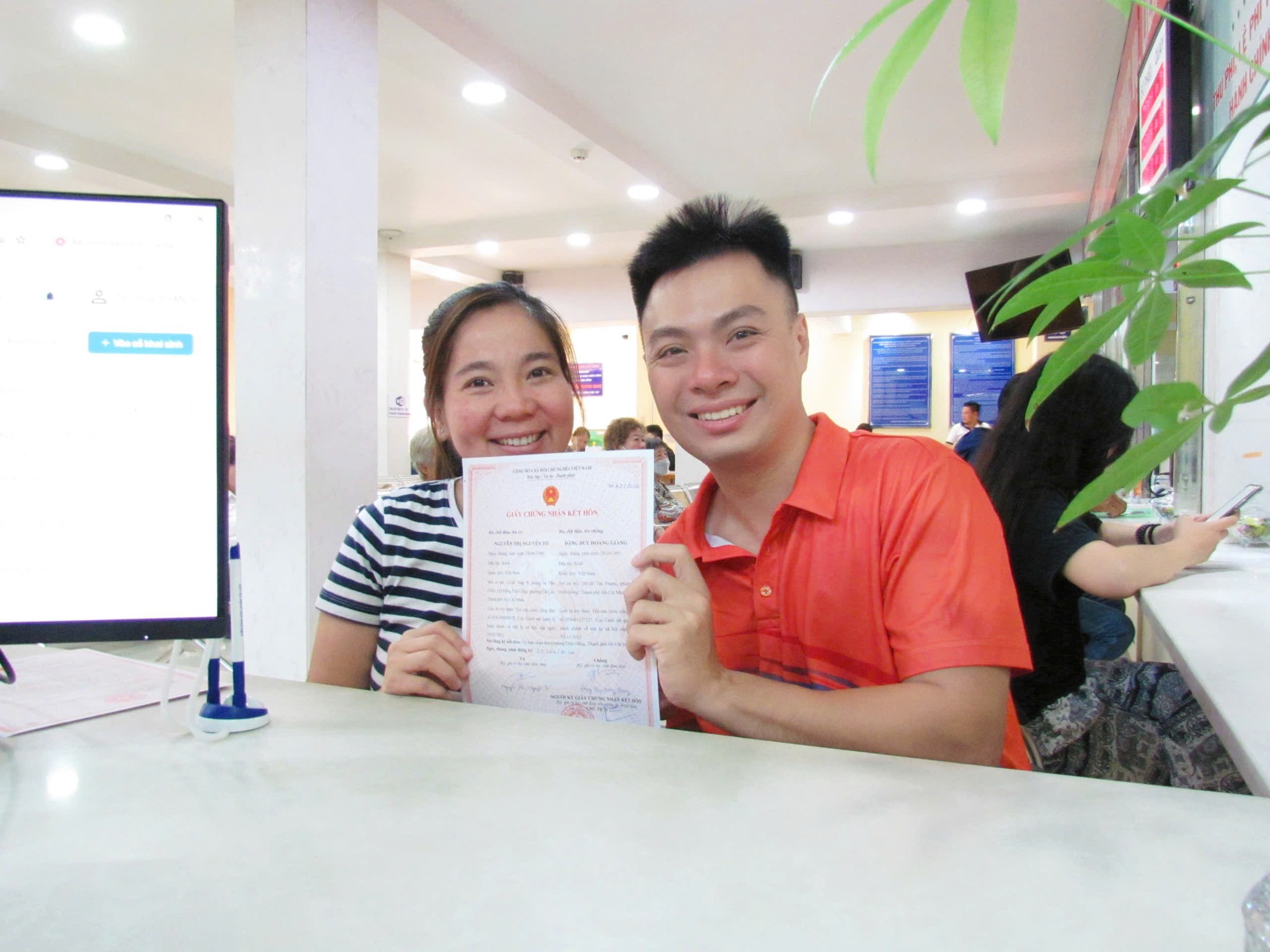 Phấn khởi "xông đất" công sở - Ảnh 2