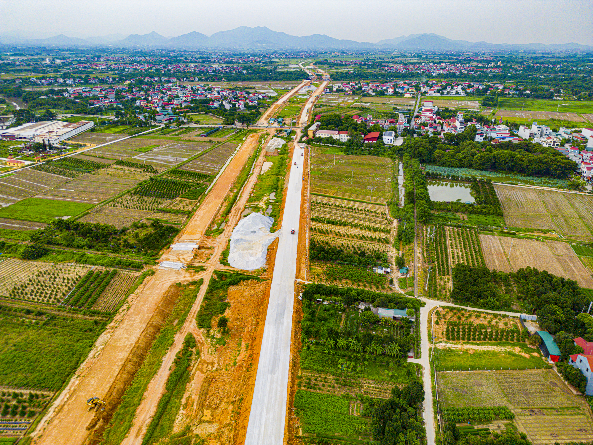 “Siêu dự án” 86.000 tỷ dài hơn 112 km kết nối Hưng Yên với Hà Nội, Bắc Ninh có diễn biến mới, phấn đấu hoàn thành giữa năm nay - Ảnh 1