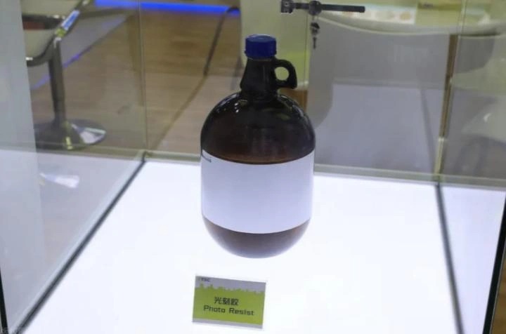 Một chiếc chai thủy tinh trong tay Trung Quốc khiến thế giới dè chừng: Bắc Kinh vừa công bố điều bất ngờ - Ảnh 1