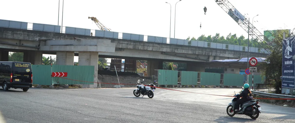 Quốc lộ 51 ùn ứ nghiêm trọng chiều mùng 5 Tết - Ảnh 4