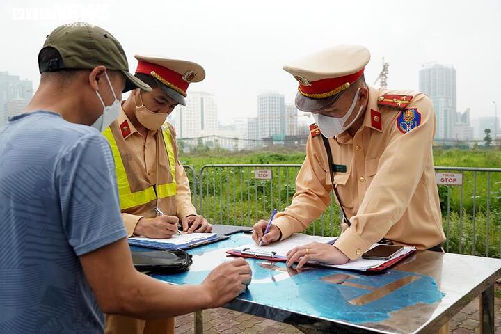 Không mang giấy phép lái xe bản gốc có bị phạt? - Ảnh 1