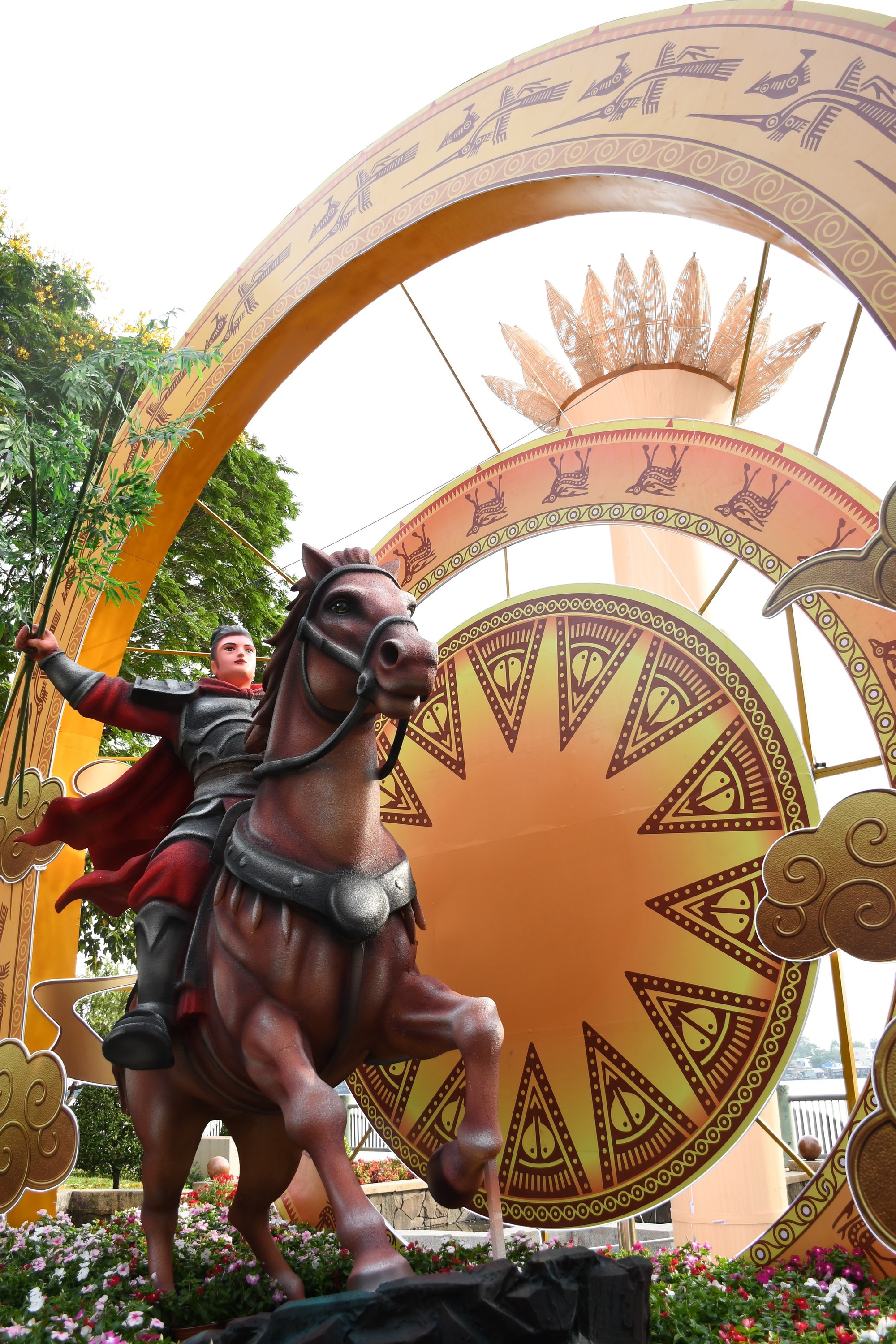 Cận cảnh đường hoa ven sông Đồng Nai "vạn người mê" - Ảnh 12