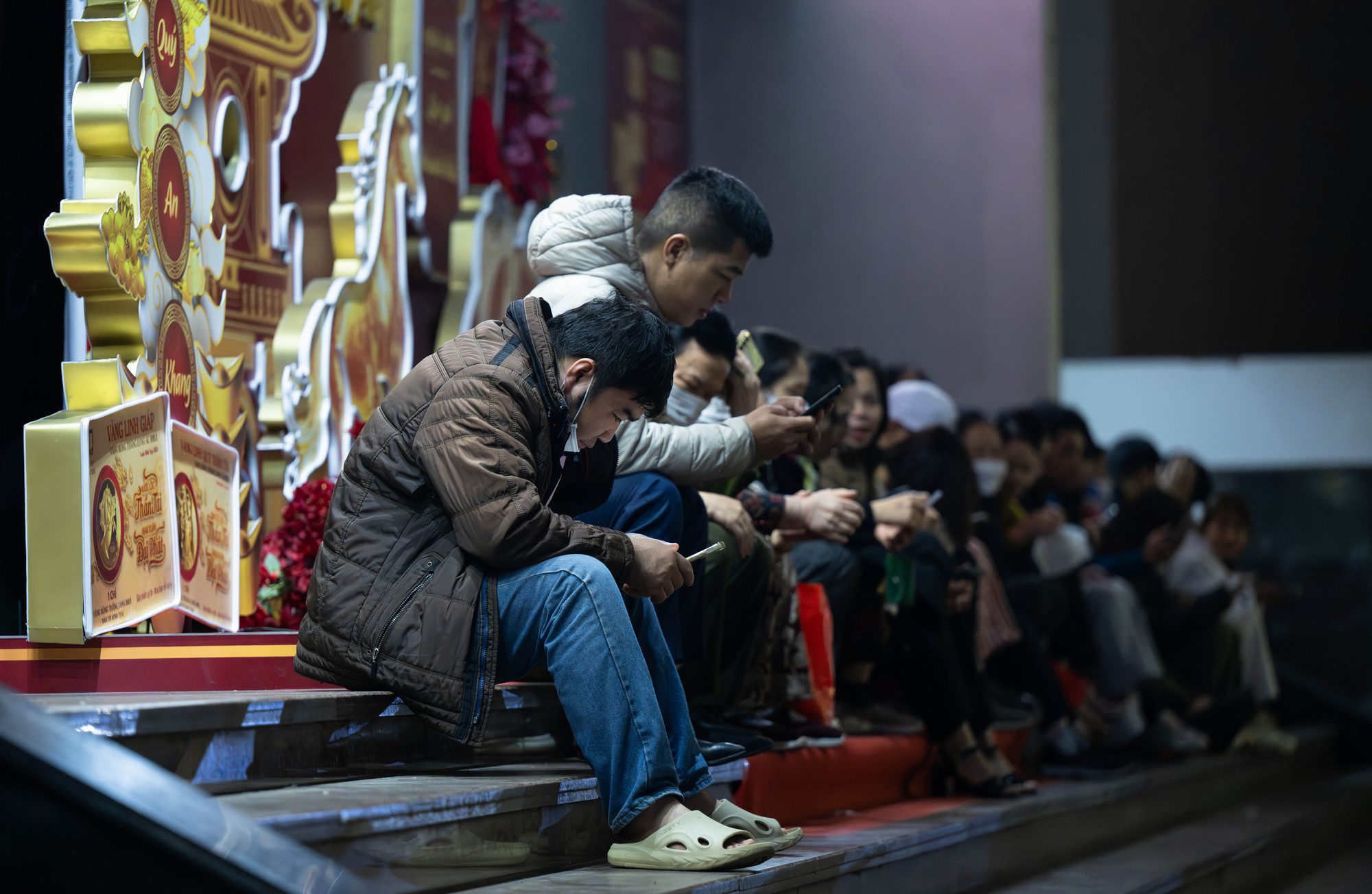 Cảnh tượng khó tin lúc 3h sáng trên phố Cầu Giấy trước ngày Vía Thần tài - Ảnh 7