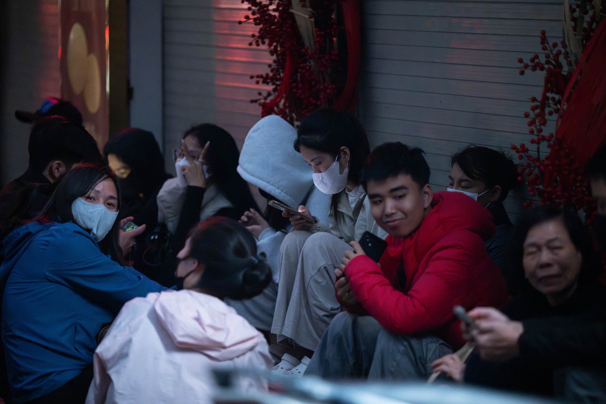 Cảnh tượng khó tin lúc 3h sáng trên phố Cầu Giấy trước ngày Vía Thần tài - Ảnh 5