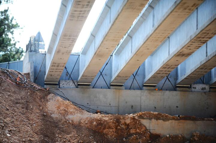 Cận cảnh cầu cạn qua điểm sạt lở khổng lồ trên đèo Mimosa tại Đà Lạt - Ảnh 9