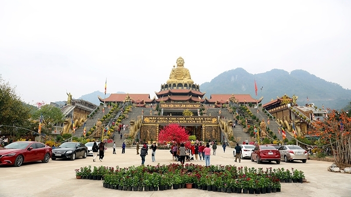 Soi giá những tour du lịch tâm linh 3 miền hút khách nhất đầu năm 2026 - Ảnh 1