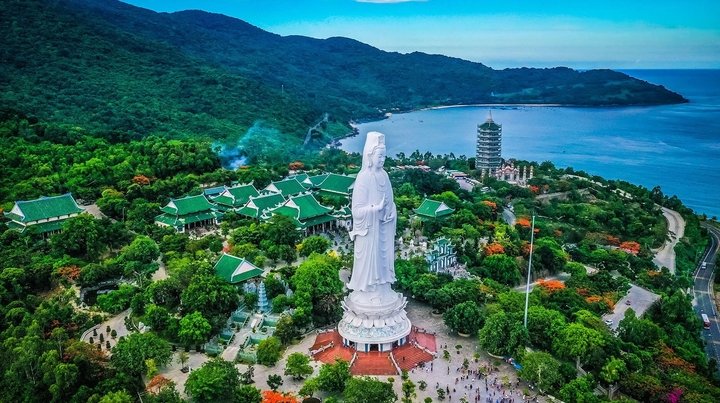 Soi giá những tour du lịch tâm linh 3 miền hút khách nhất đầu năm 2026 - Ảnh 10