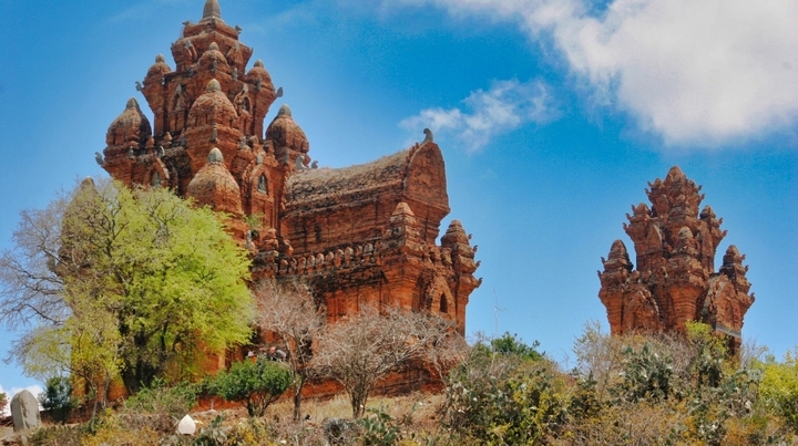 Soi giá những tour du lịch tâm linh 3 miền hút khách nhất đầu năm 2026 - Ảnh 9