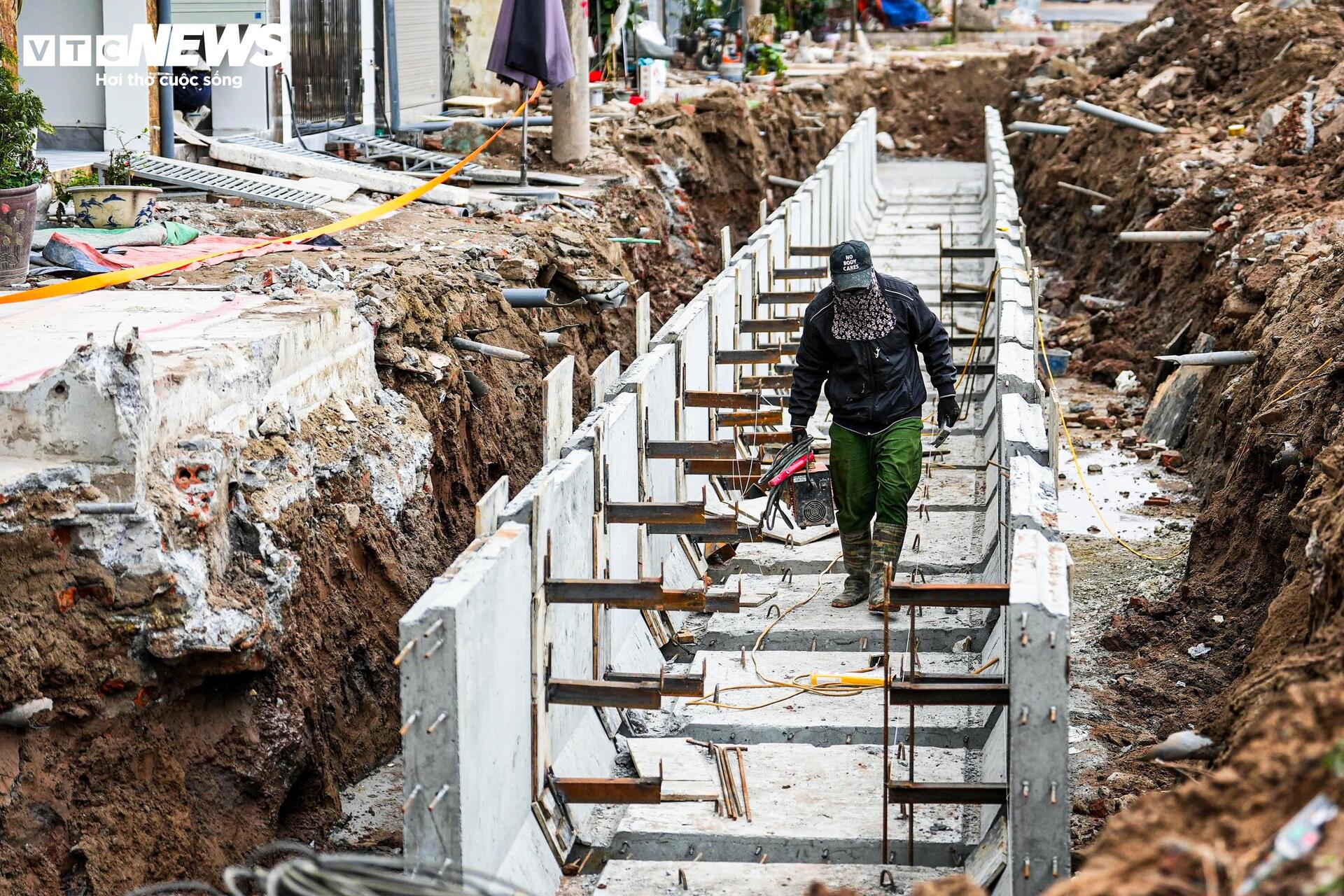 Tuyến đường rộng gần 100m ven Hồ Tây dần thành hình sau một năm thi công - Ảnh 9