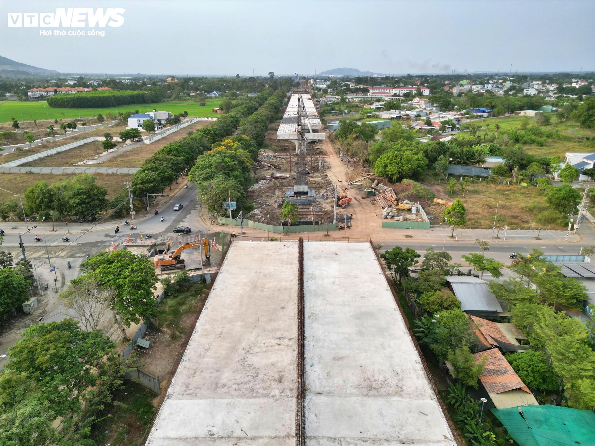 Diện mạo tuyến đường 13.900 tỷ đồng nối cao tốc ở TP.HCM sau 1 năm thi công - Ảnh 5