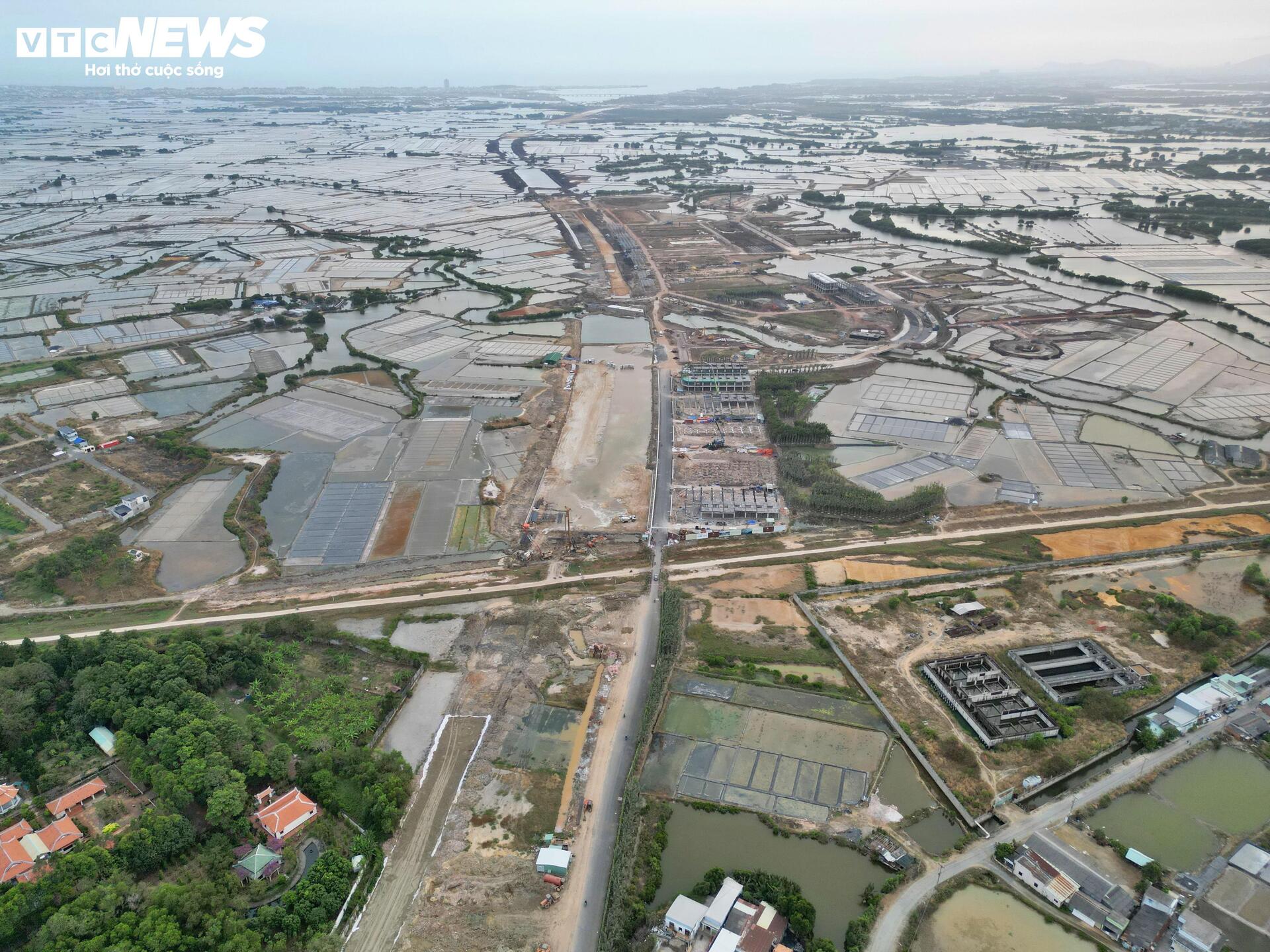 Diện mạo tuyến đường 13.900 tỷ đồng nối cao tốc ở TP.HCM sau 1 năm thi công - Ảnh 8