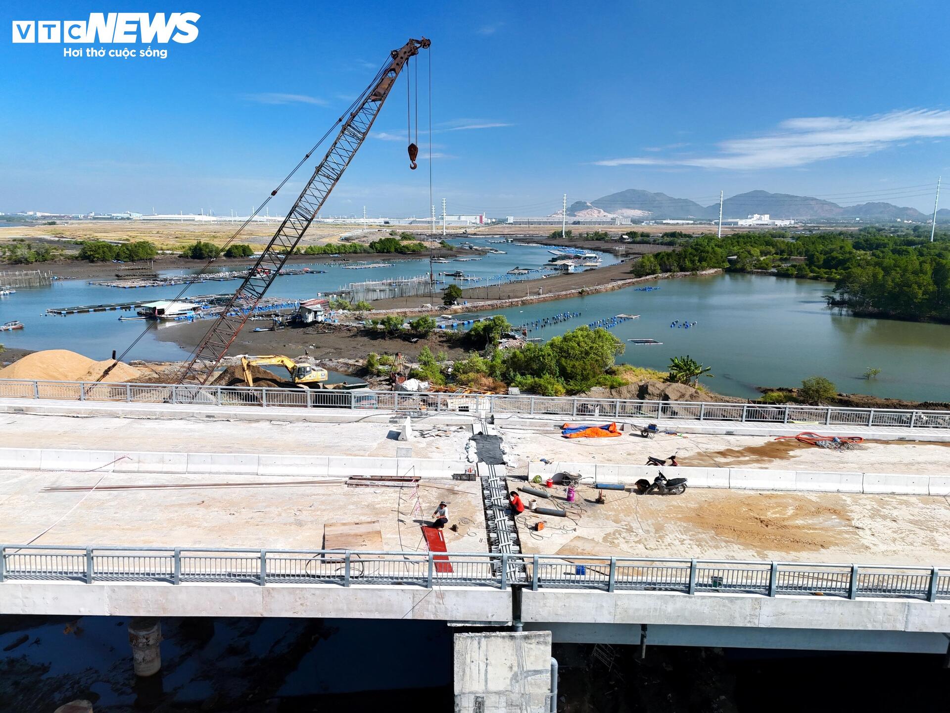 Hiện trạng đường nối siêu cảng Cái Mép với khu công nghiệp ở TP.HCM - Ảnh 9