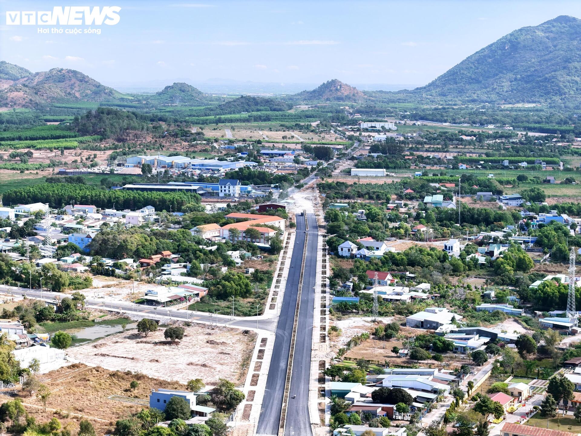 Hiện trạng đường nối siêu cảng Cái Mép với khu công nghiệp ở TP.HCM - Ảnh 13