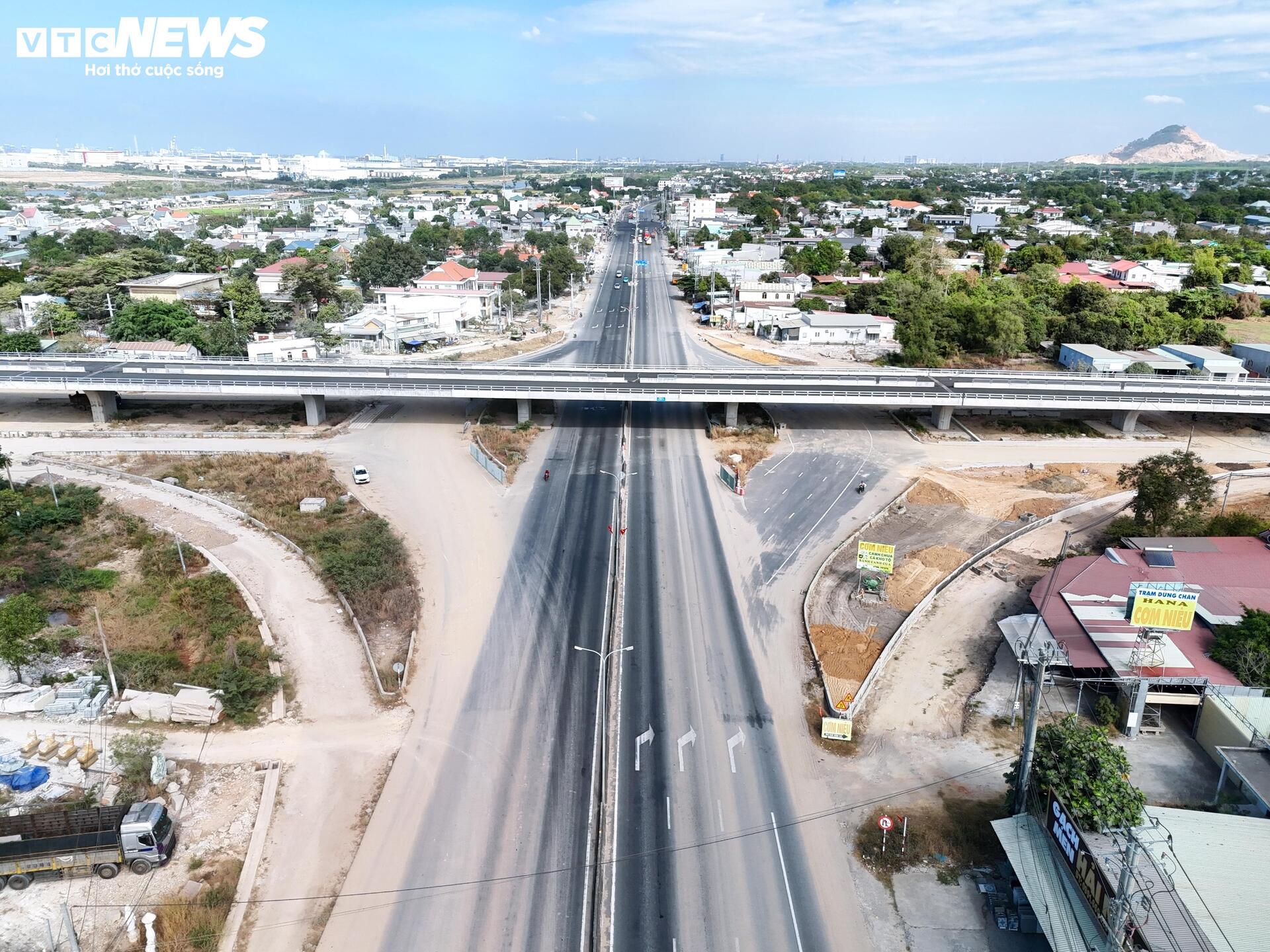 Hiện trạng đường nối siêu cảng Cái Mép với khu công nghiệp ở TP.HCM - Ảnh 11