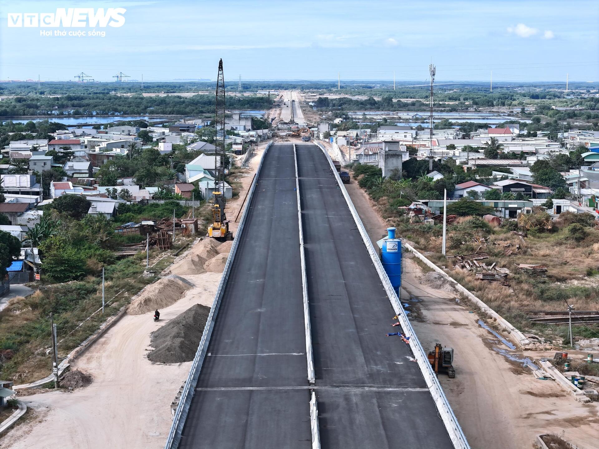 Hiện trạng đường nối siêu cảng Cái Mép với khu công nghiệp ở TP.HCM - Ảnh 7