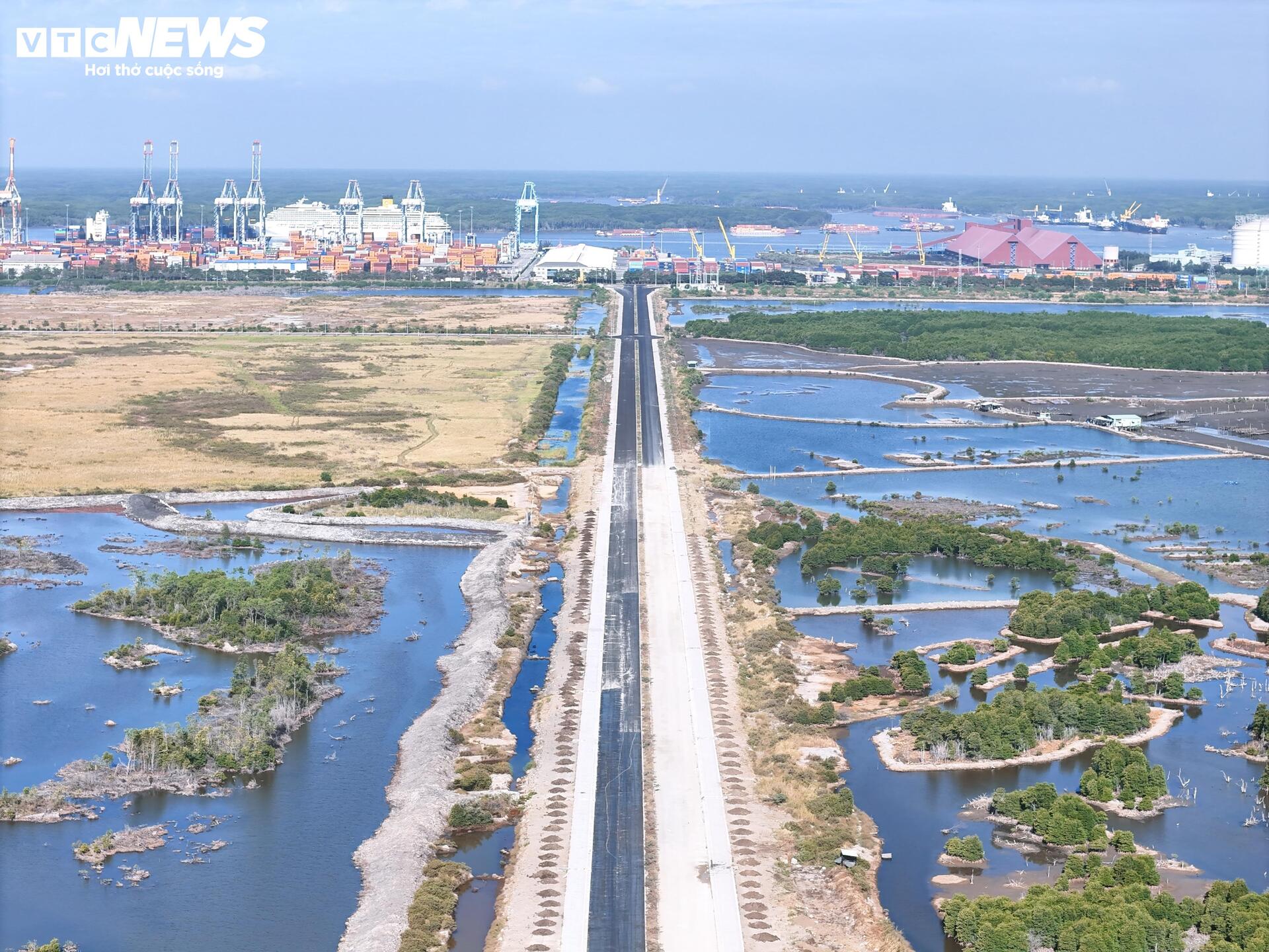 Hiện trạng đường nối siêu cảng Cái Mép với khu công nghiệp ở TP.HCM - Ảnh 3