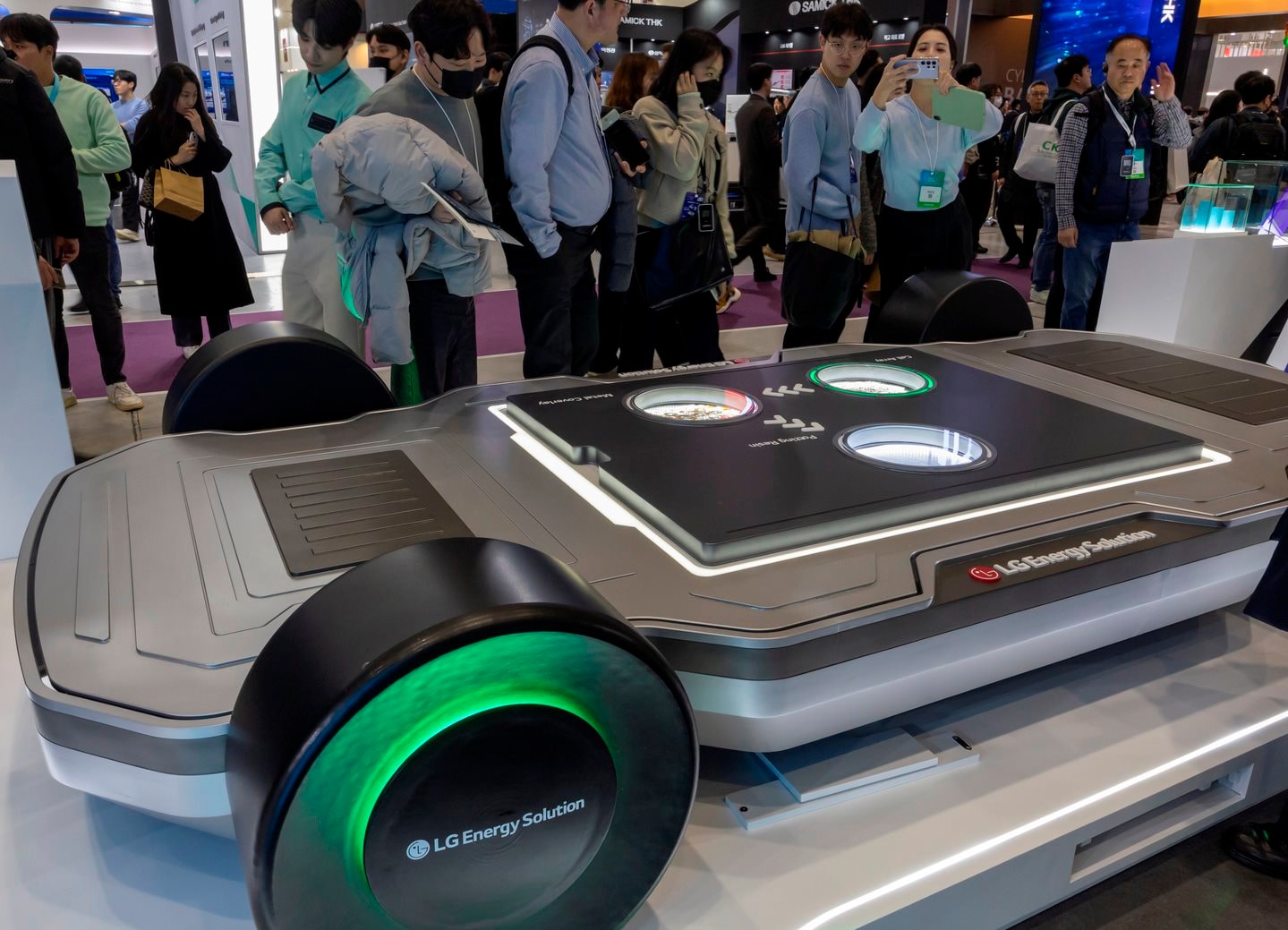 Thua lỗ hàng nghìn tỷ đồng vì xe điện, hàng loạt hãng pin Hàn Quốc quay xe cho dự án mới - Ảnh 1