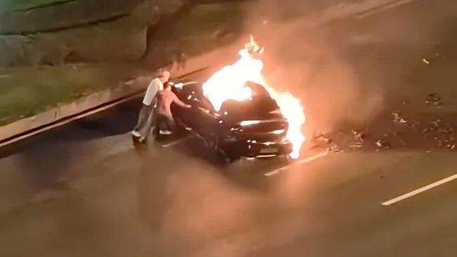 Báo cáo pháp y vụ tai nạn xe điện Xiaomi tại Trung Quốc: Tài xế tử vong trên xe cháy do cửa không mở được - Ảnh 1