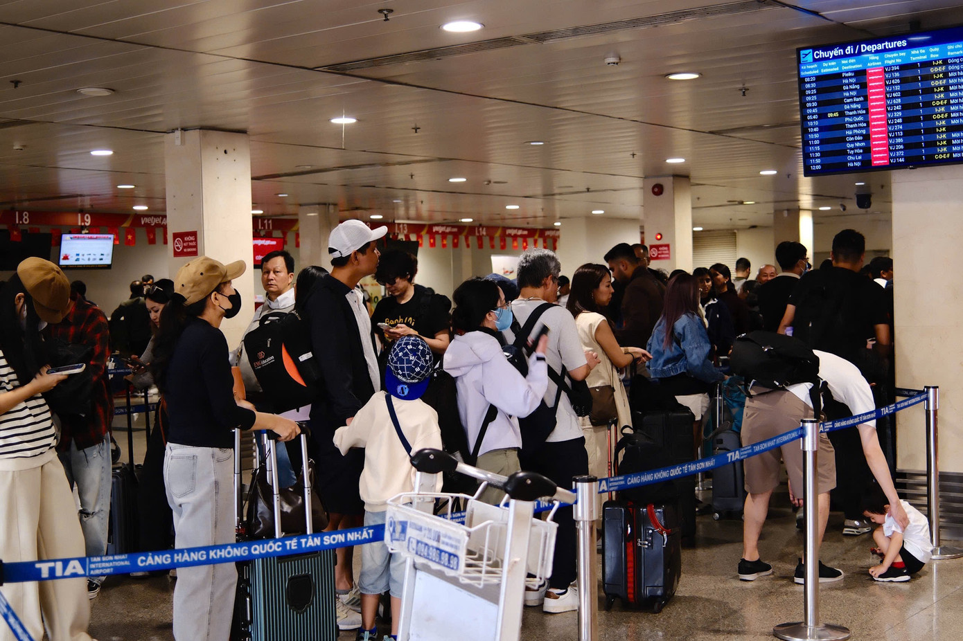 Sân bay Tân Sơn Nhất đón lượng khách kỷ lục dịp Tết - Ảnh 1