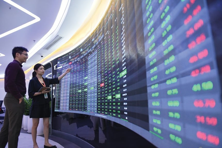 Chứng khoán trước nghỉ Tết: 'Chốt lời' gia tăng, dòng tiền suy yếu? - Ảnh 1