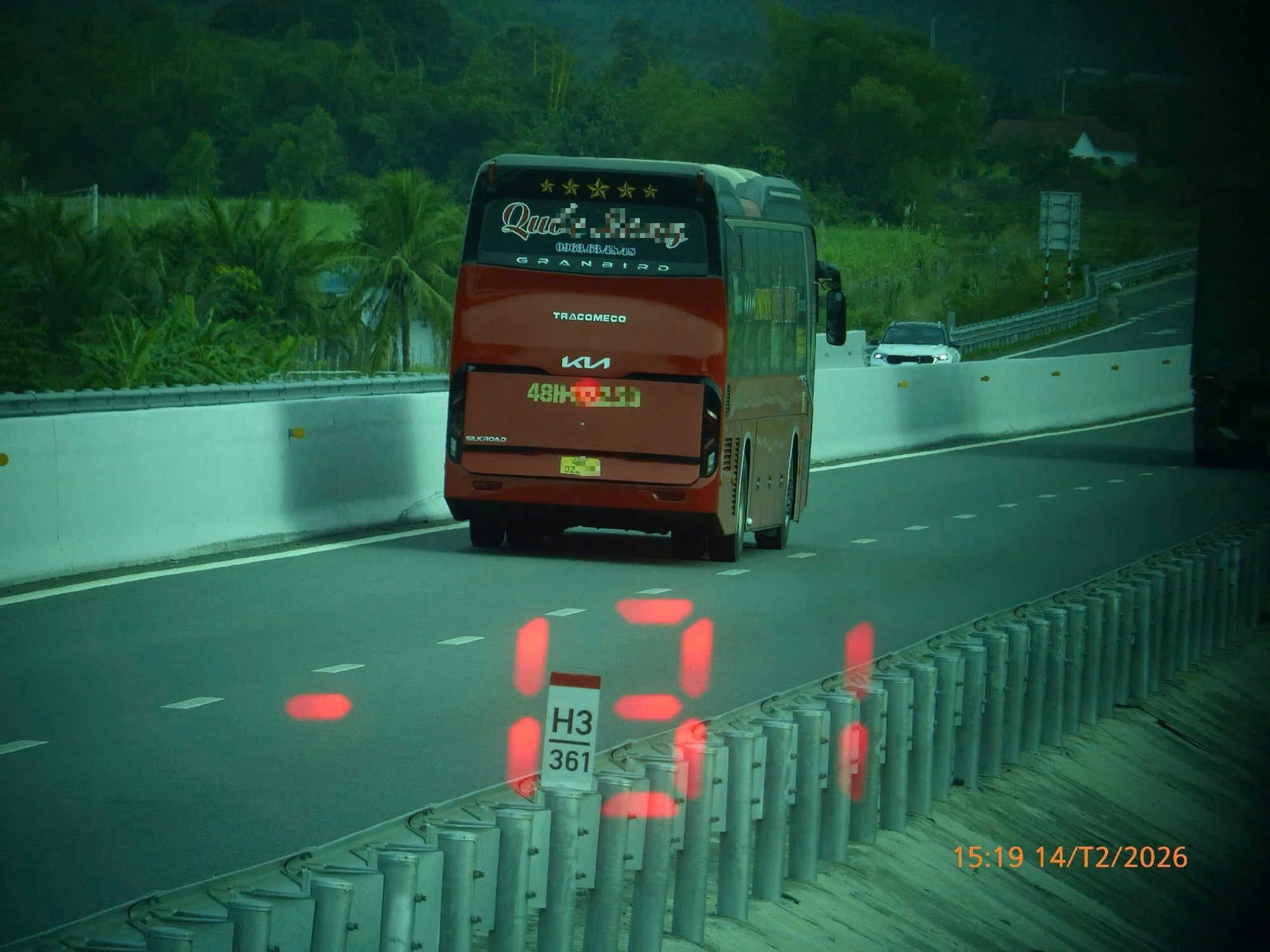 3 ngày, 250 xe khách vi phạm tốc độ trên đường cao tốc TPHCM - Vân Phong - Ảnh 1