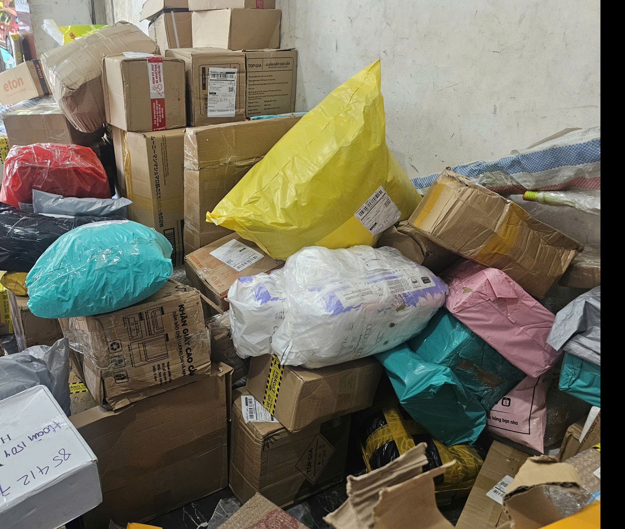 Các đơn vị vận chuyển hàng hoá có thông báo quan trọng trước Tết - Ảnh 1