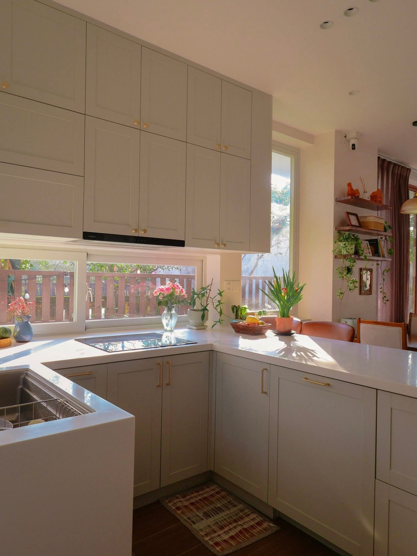 Không gian với góc nhà đầy hoa lá, tràn ngập ánh sáng - Ảnh 8