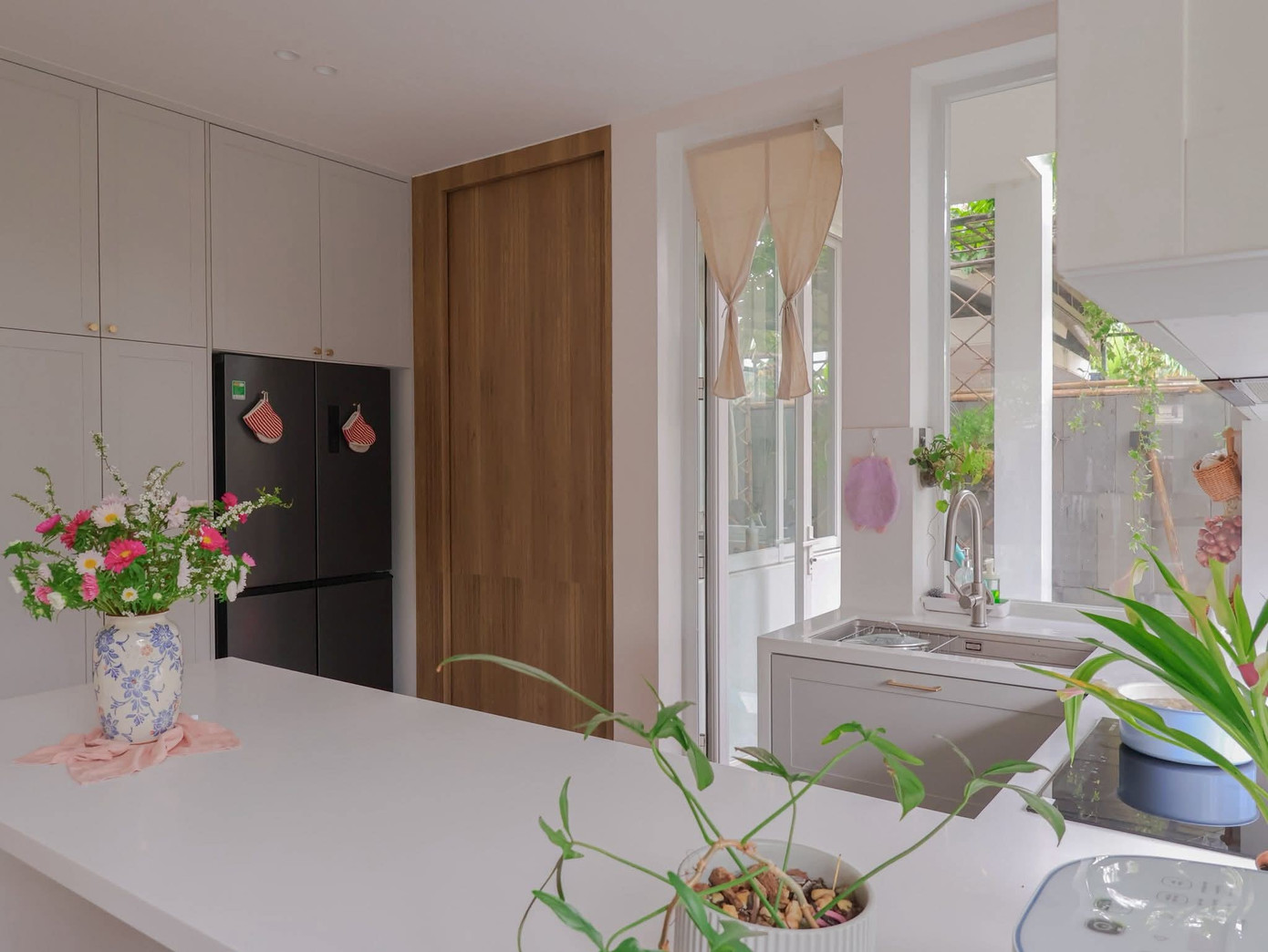 Không gian với góc nhà đầy hoa lá, tràn ngập ánh sáng - Ảnh 3