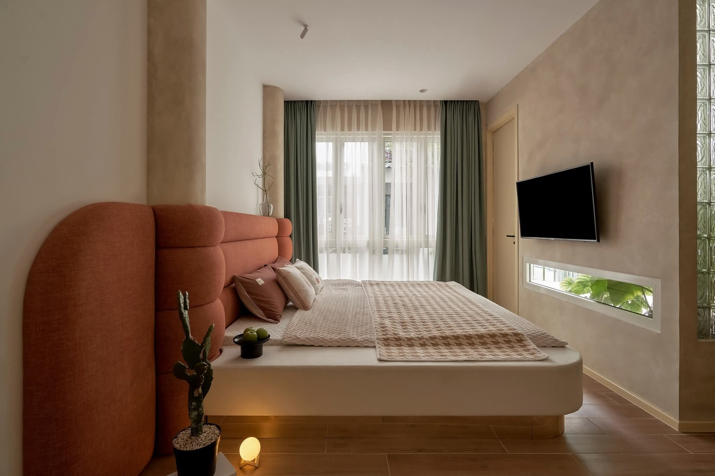 Lấy sáng cho nhà ống bằng thiết kế mặt tiền thú vị - Ảnh 11