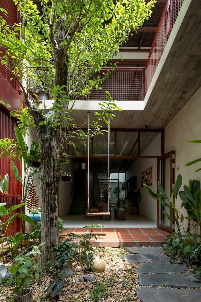 Ngôi nhà thiết kế mở đón gió và ánh sáng tự nhiên từ nhiều phía - Ảnh 4