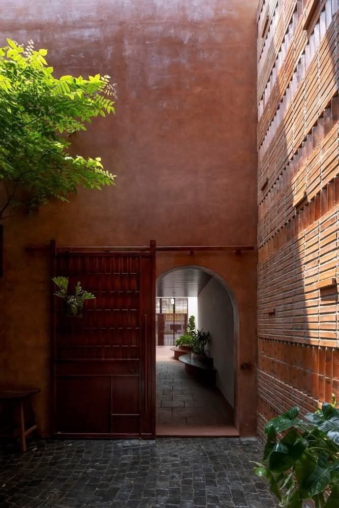 Ngôi nhà thiết kế mở đón gió và ánh sáng tự nhiên từ nhiều phía - Ảnh 5