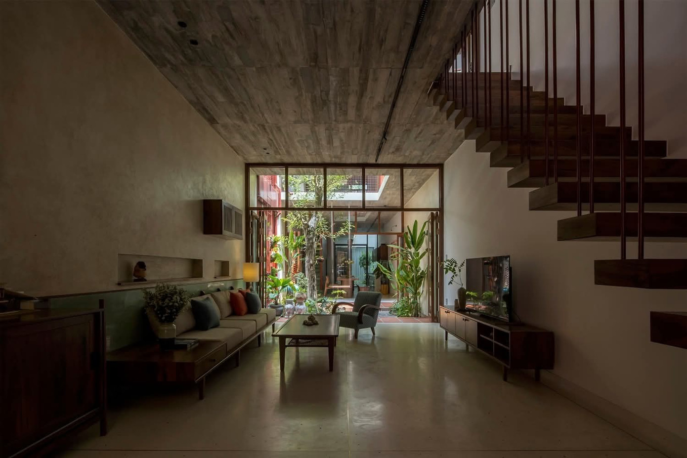 Ngôi nhà thiết kế mở đón gió và ánh sáng tự nhiên từ nhiều phía - Ảnh 6