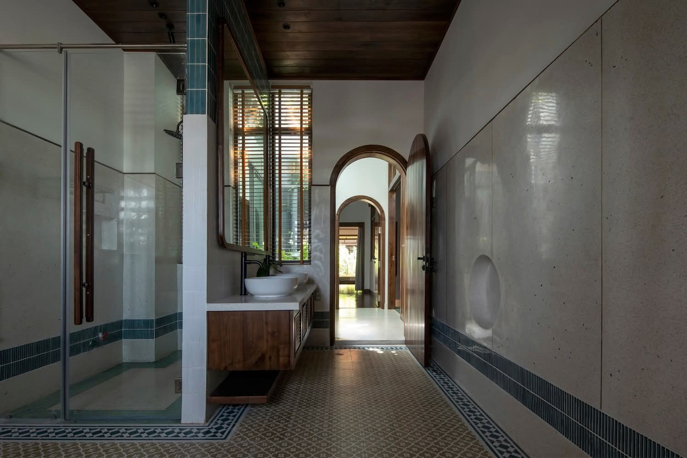 Ngôi nhà thiết kế mở đón gió và ánh sáng tự nhiên từ nhiều phía - Ảnh 8