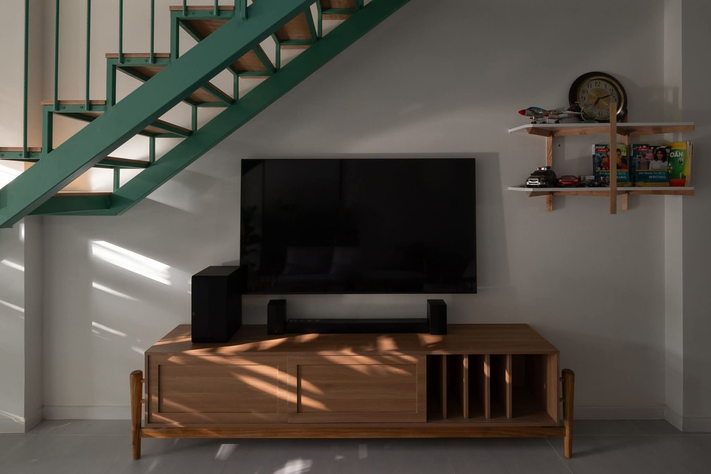 Gia chủ thư thái trong ngôi nhà màu xanh dịu mát - Ảnh 6