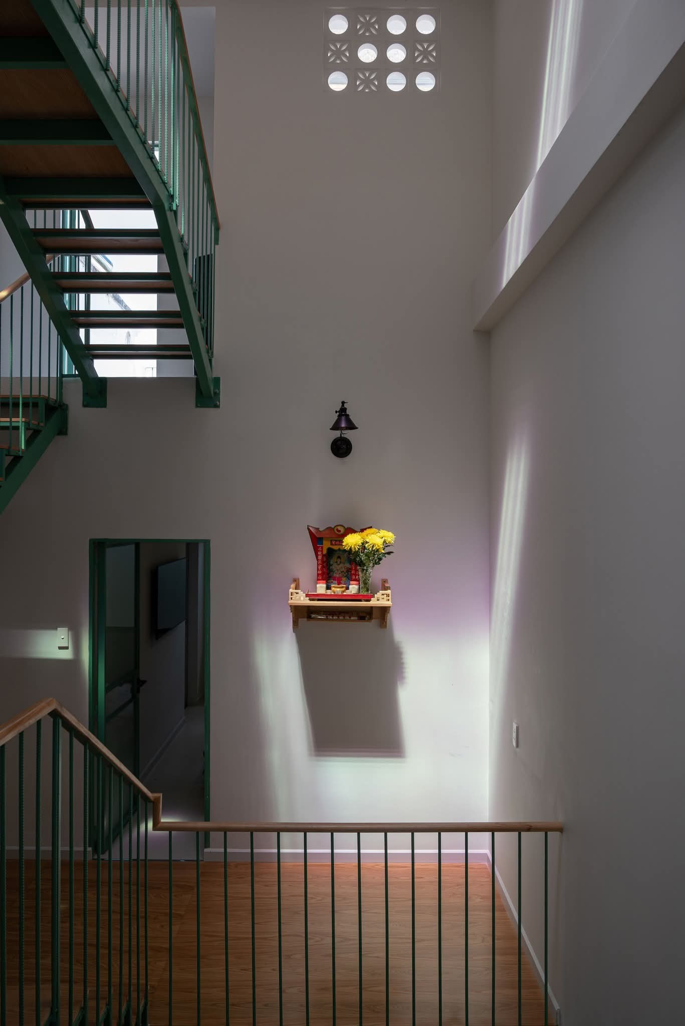 Gia chủ thư thái trong ngôi nhà màu xanh dịu mát - Ảnh 18