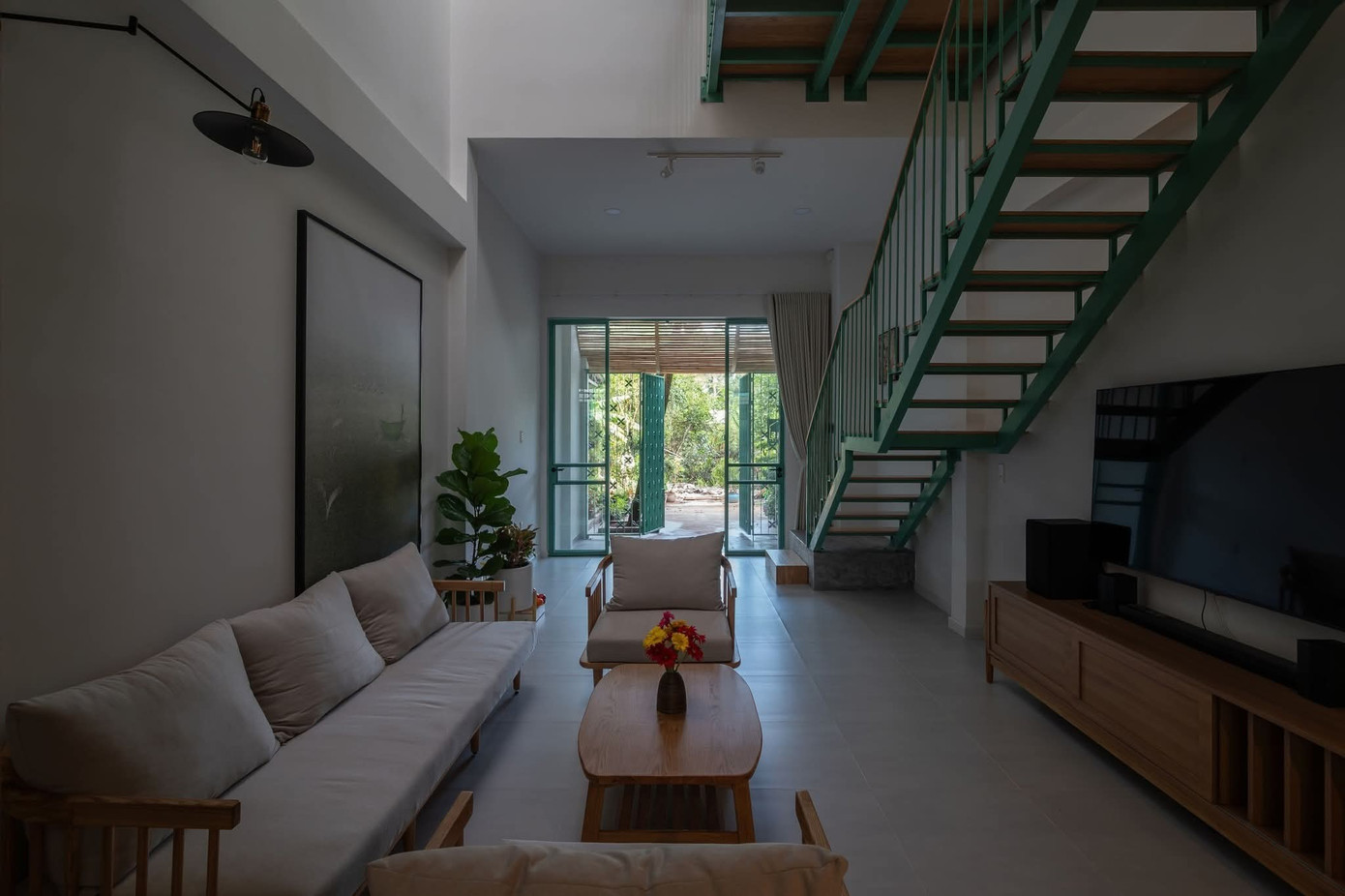 Gia chủ thư thái trong ngôi nhà màu xanh dịu mát - Ảnh 7