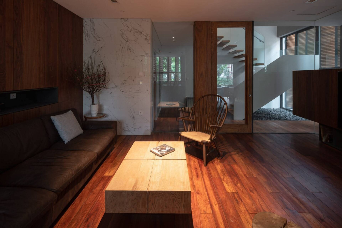 Kiến trúc hiện đại gặp gỡ truyền thống căn nhà 90m2 ở góc phố Hà Nội - Ảnh 4