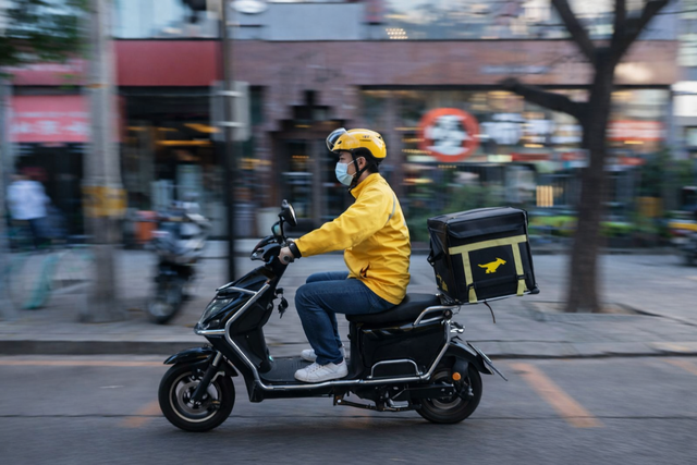 Thạc sĩ đại học top 1 bất ngờ trở thành shipper giao đồ ăn - Ảnh 2