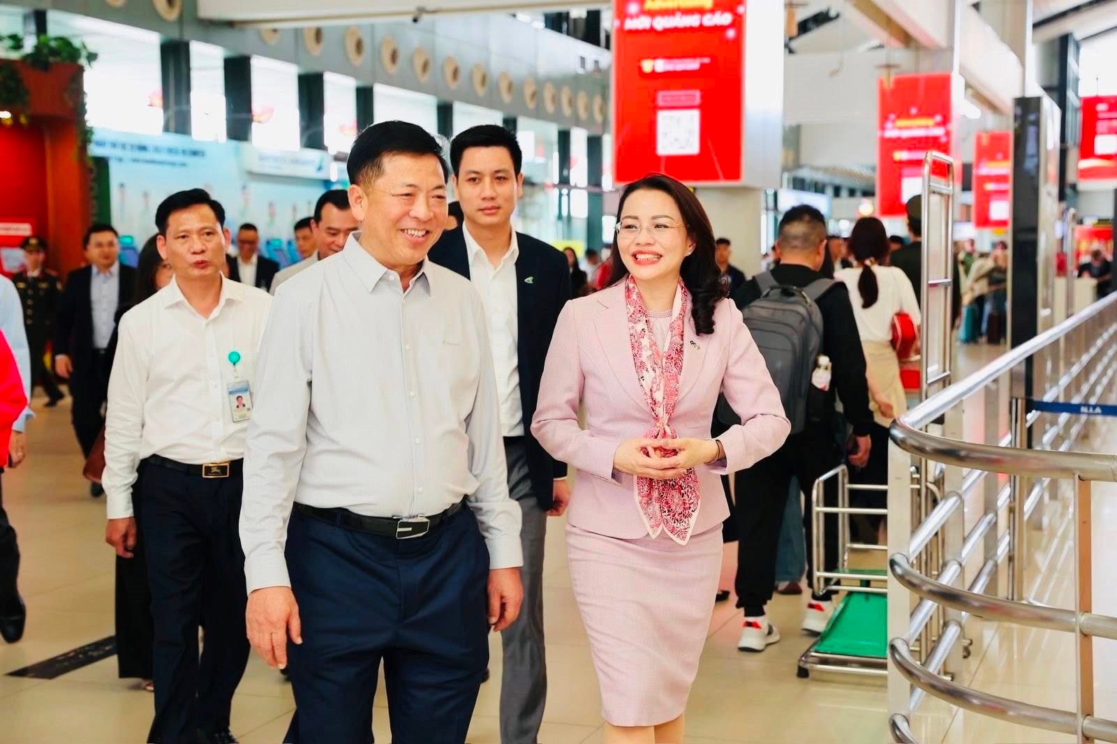 Cục trưởng Hàng không thăm chúc tết Bamboo Airways, ghi nhận đóng góp của ông Trịnh Văn Quyết - Ảnh 1