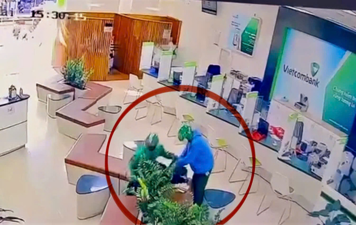 Bắt giữ nghi phạm cướp ngân hàng Vietcombank tại Gia Lai - Ảnh 1