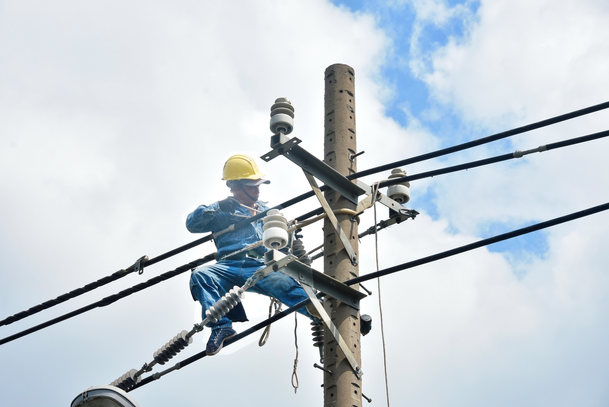 Bộ Công Thương lên tiếng về kiến nghị khẩn giá điện của Viettel, VNPT, FPT, VNG, CMC - Ảnh 1