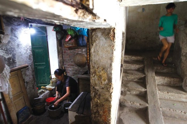 Chuyên gia: Giãn 860.000 dân không chỉ là chuyển chỗ ở đến những tòa cao tầng vô cảm, người dân sẽ tự nguyện di dời khi có những KĐT đáng sống, ổn định công ăn việc làm - Ảnh 1