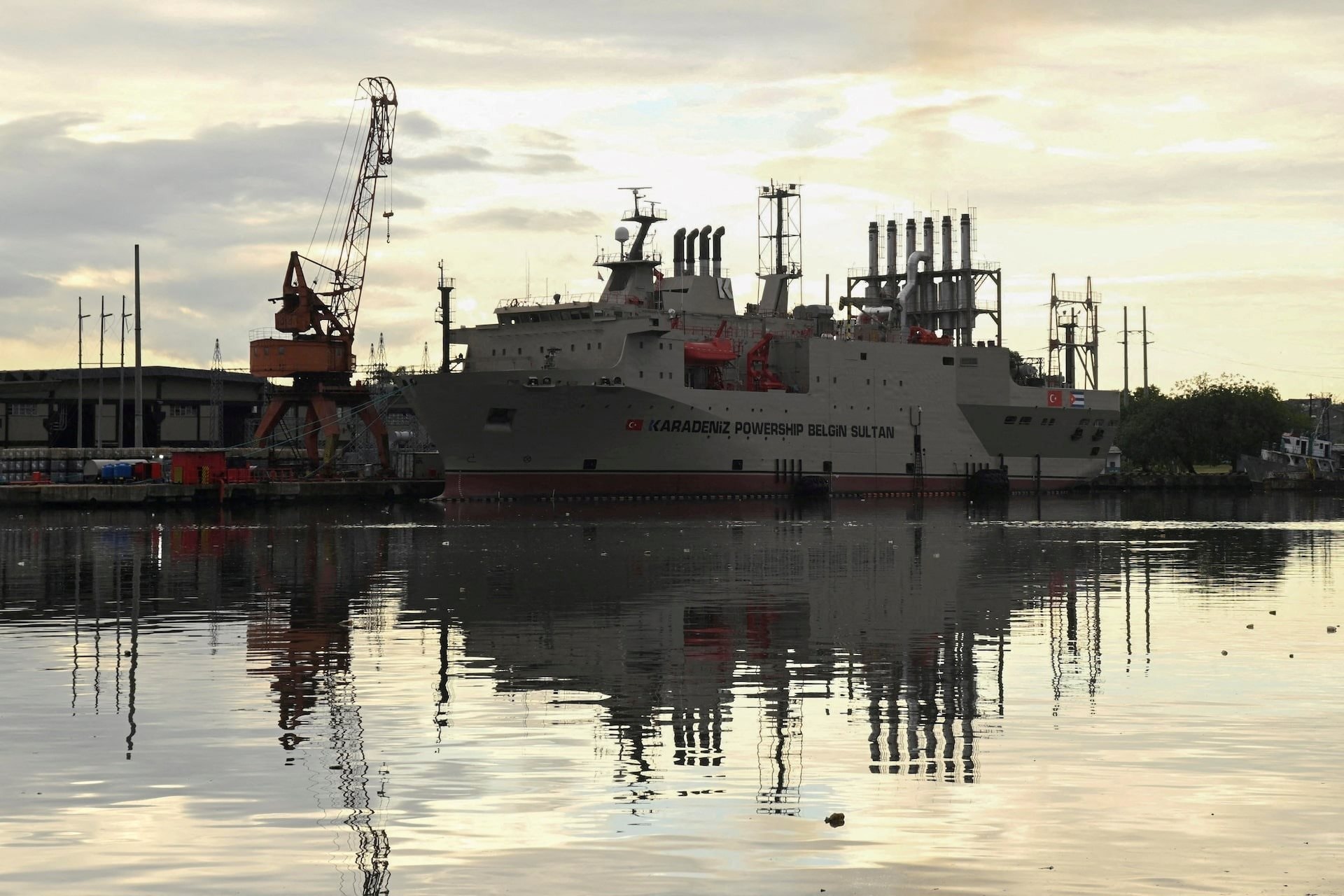 Mỹ doạ áp thuế nặng nề, vì sao quốc gia này vẫn tìm mọi cách đưa xăng, dầu đến Cuba? - Ảnh 2