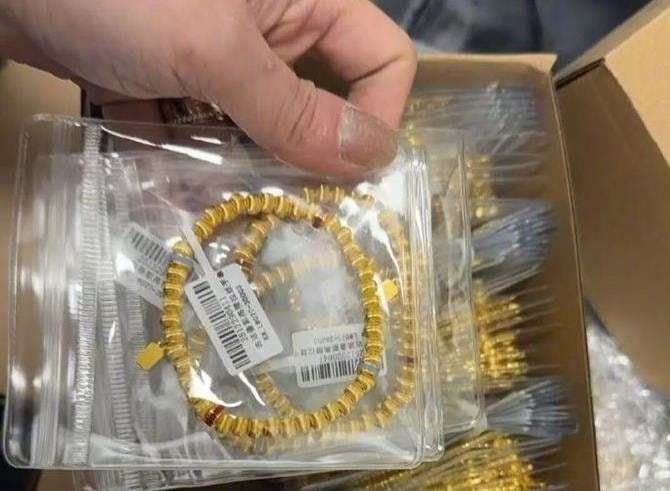 Khách bỏ quên vali chứa hơn 12kg vàng trên tàu cao tốc - Ảnh 1