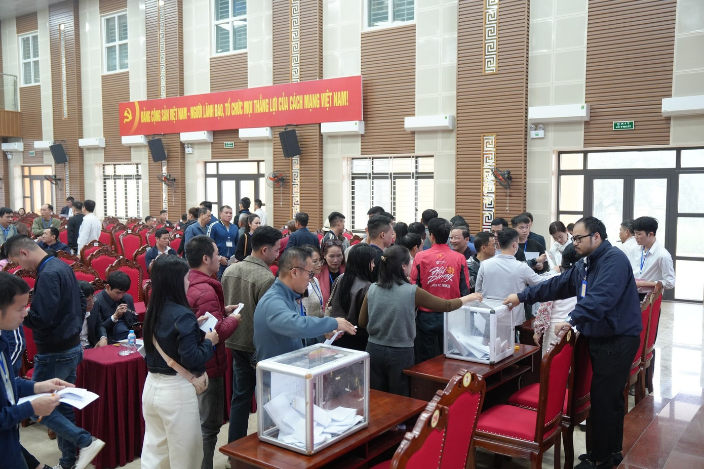 Đấu giá đất ở Hà Nội: Có lô cao gấp 10 - 13 lần giá khởi điểm - Ảnh 1