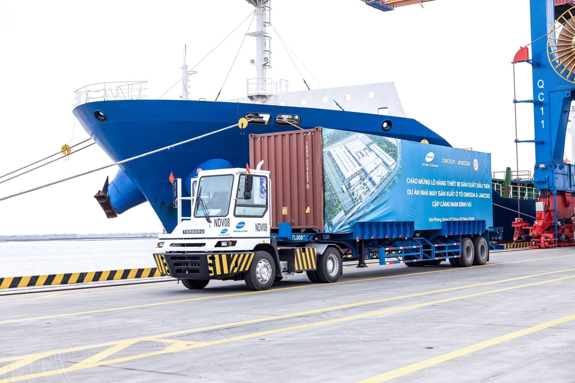 Đón lô thiết bị máy móc đầu tiên, hãng ô tô Trung Quốc đầu tiên xây nhà máy ở Việt Nam thi công xuyên Tết để sớm vận hành nhà máy ở Hưng Yên - Ảnh 2