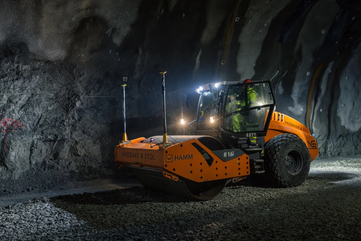 Choáng ngợp trước hầm đường bộ dưới biển dài và sâu nhất thế giới - Ảnh 3