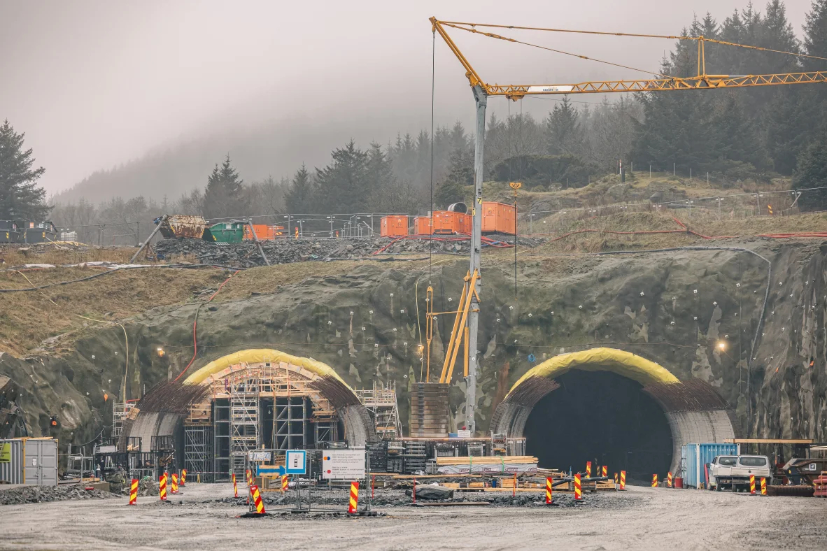 Choáng ngợp trước hầm đường bộ dưới biển dài và sâu nhất thế giới - Ảnh 1