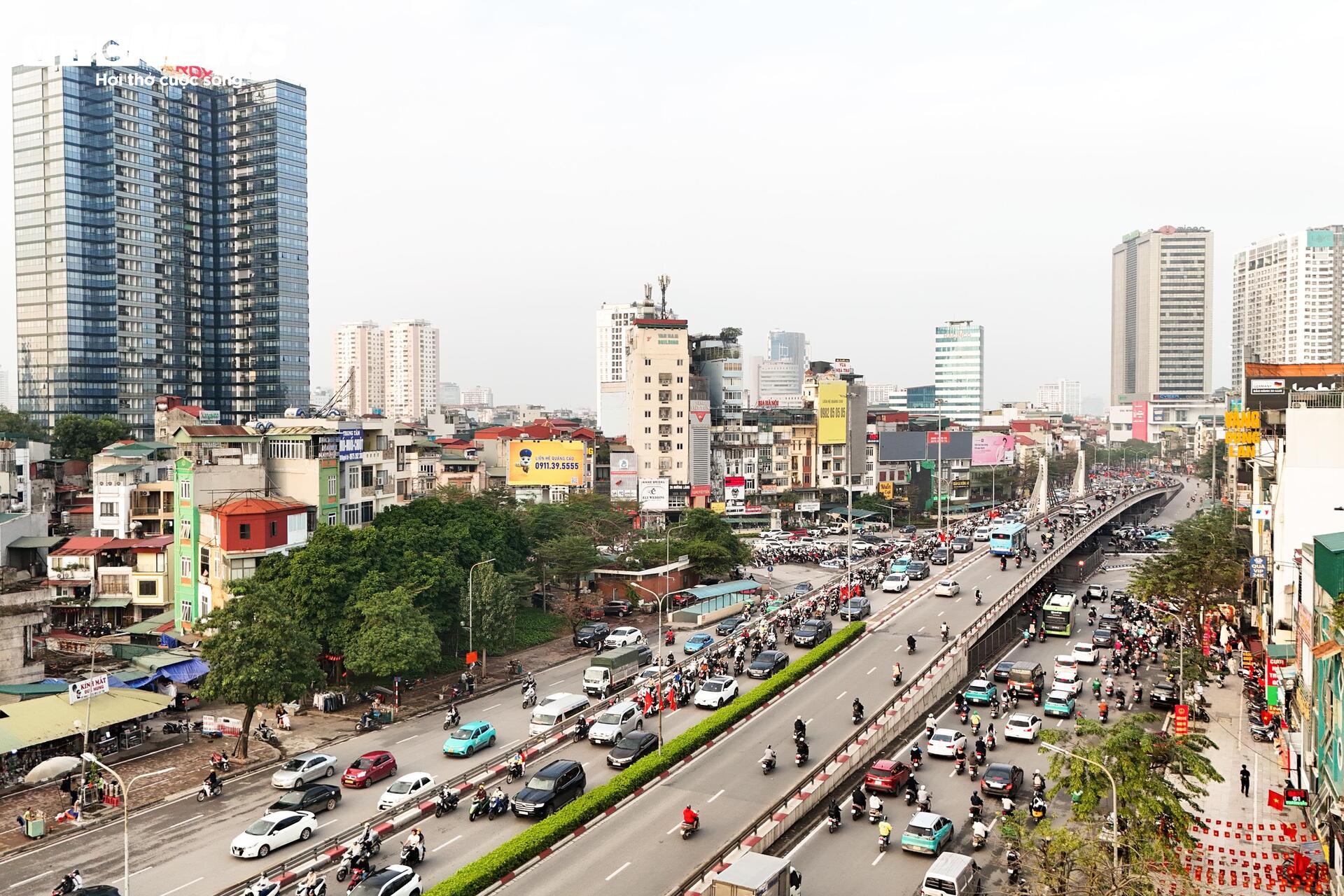 Hiện trạng đường Láng trước đề xuất mở rộng lên gần 54m - Ảnh 10